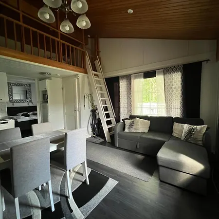 Appartamento Pronssi Villa, Vuokatin Ytimessae Sisaeltyy Ilmainen Pysaekoeinti, Sauna, Etu Terassi Ja Piha Alue, Wi-fi, Smarttv