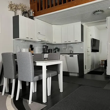 Pronssi Villa, Vuokatin Ytimessae Sisaeltyy Ilmainen Pysaekoeinti, Sauna, Etu Terassi Ja Piha Alue, Wi-fi, Smarttv