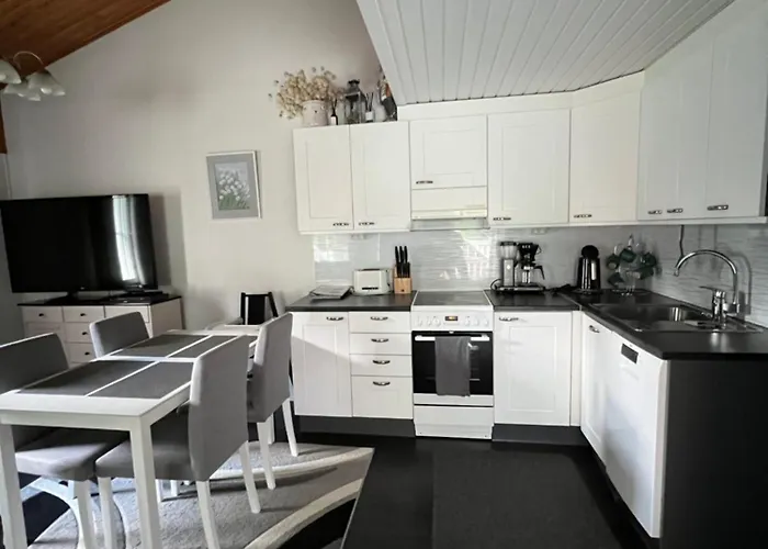 Pronssi Villa, Vuokatin Ytimessae Sisaeltyy Ilmainen Pysaekoeinti, Sauna, Etu Terassi Ja Piha Alue, Wi-fi, Smarttv 公寓 *